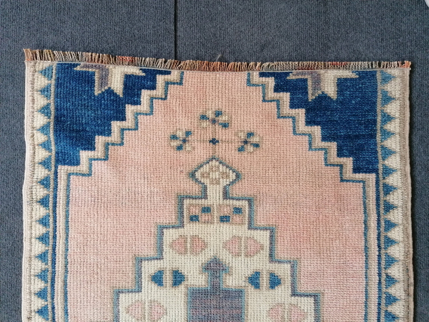 Vintage small rug,turkish rug,oushak rug, entryway rug,kitchen rug,vintage oushak rug, vintage wool rug,unique hand made 2'4x3'4 feet