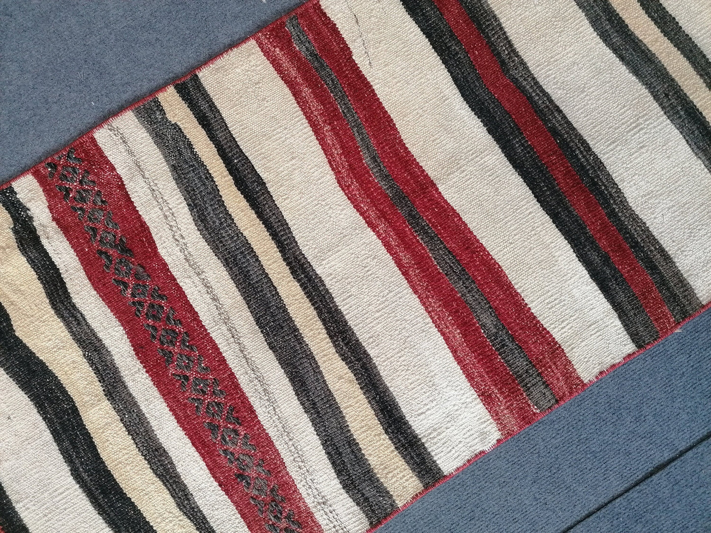 Vintage rug , flat woven kilim rug with embroidery rug, oriental carpet, vintage kilim rug wool carpet rug, flat pile rug 18'10x1'10 feet
