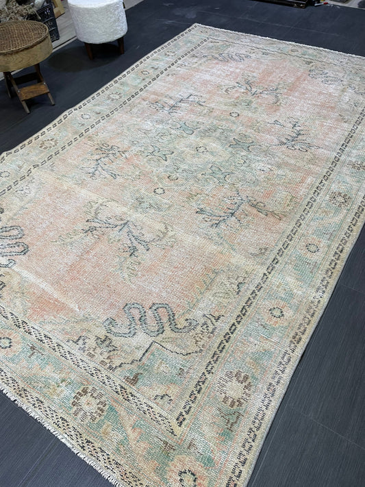 Distressed Antique Rug, Vintage rug, Muted Persian 5.9 x 9.2 Rug, turkish Rug, Pink Oushak rug, Handmade Rug, Hand Knotted Rug,
