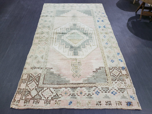 Vintage Rug, Handmade Rug, Oushak Rug, 3.6 x 5.10 wool Rug, Fun Rug Turkish Rug, Farmhouse Rug, Vintage Wool Carpet Oriental Rug