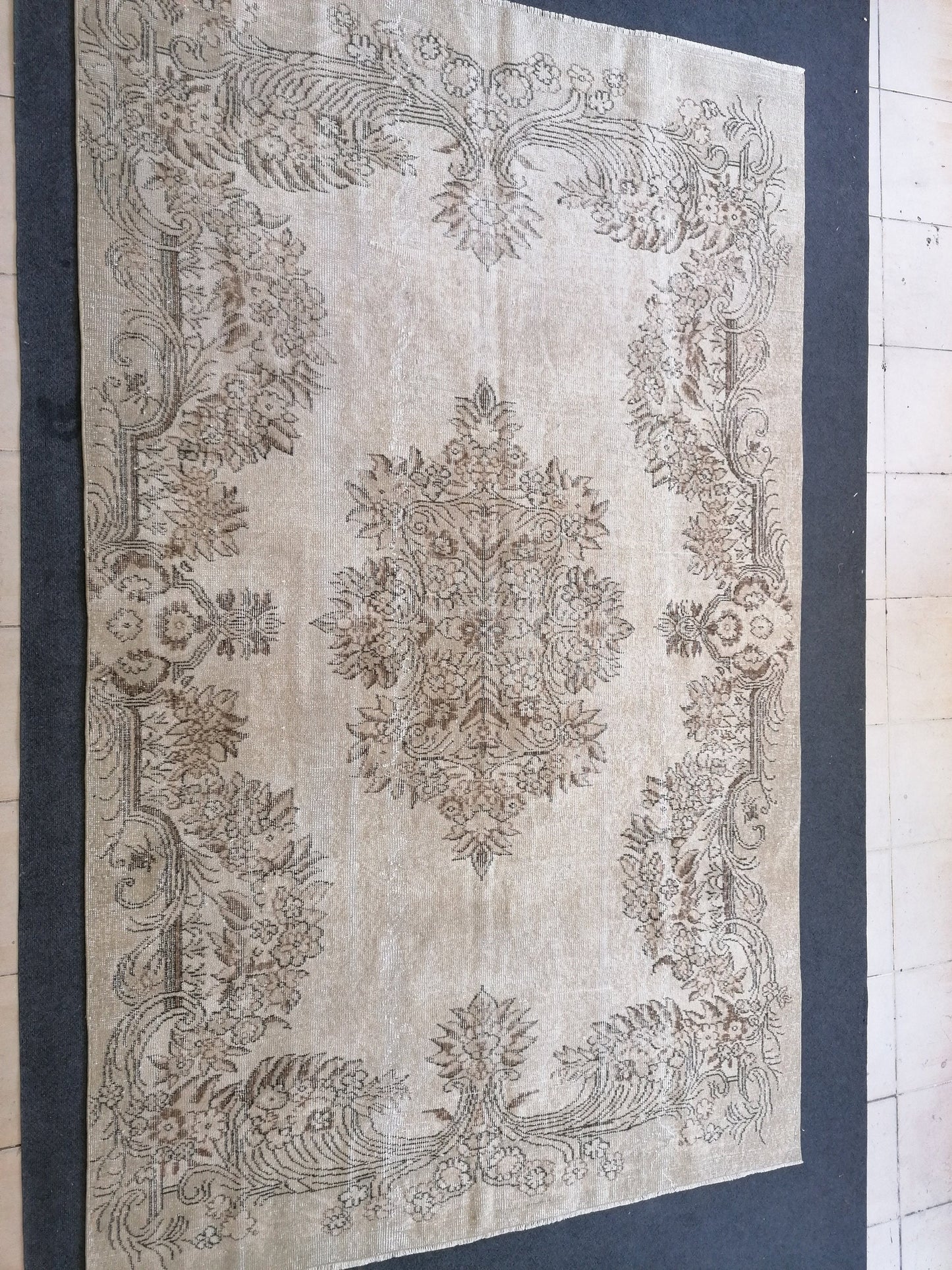 5.7 x 9 Large muted rug vintage turkish rug, faded oushak vintage rug, kitchen rug, vintage anatolian rug, unique handmade