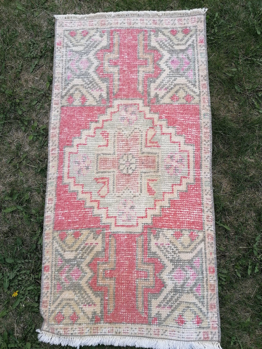 Turkısh rug vıntage rug, small vıntage turkısh rug, hand made rug,wool rug3x1'7 feet