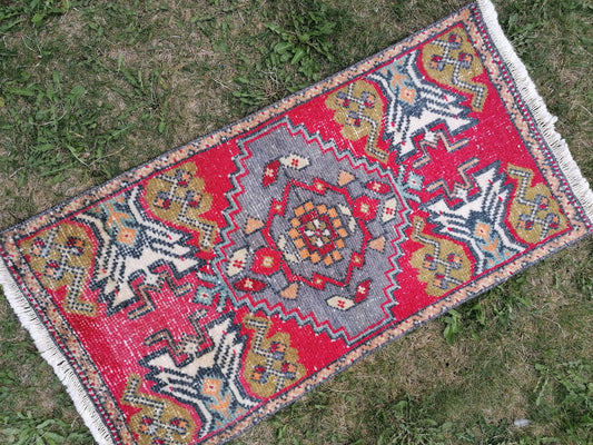Turkish rug vintage rug, small handmade rug, wool rug 3x1'7 feet