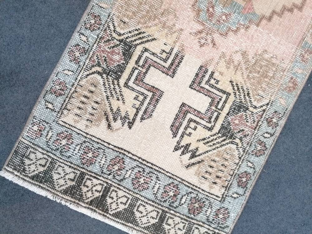 Turkısh small rug, anatolian vıntage rug, entery hand made rug, wool rug 1'9x3'9 feet