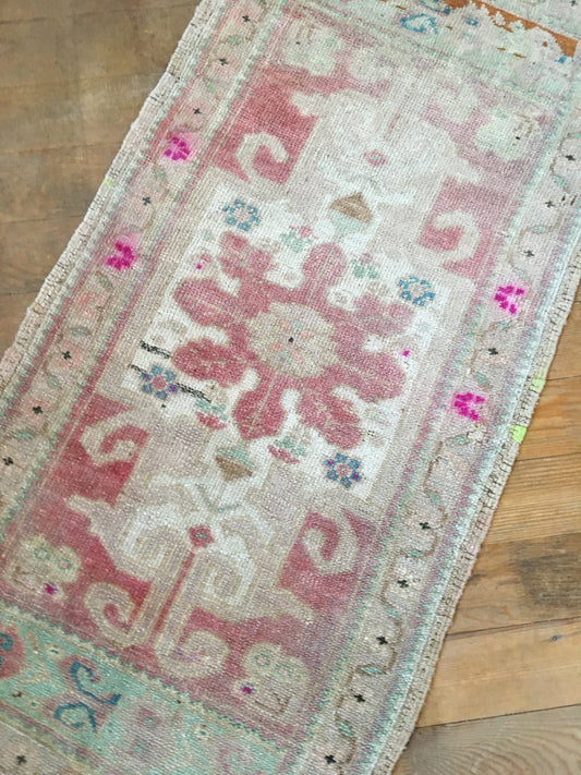2x3 feet handmade red muted color turkish rug, vintage mini living room area rug, oushak bedroom small rug, anatolian kitchen floor mini rug