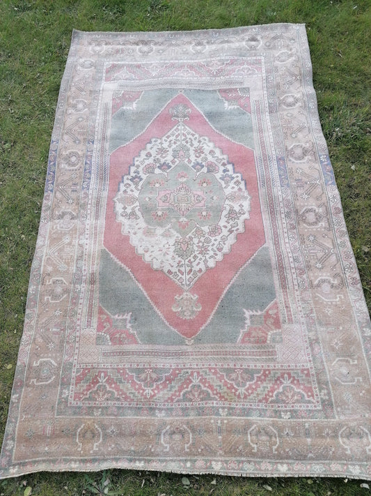 5 x 9.4 Oushak rug turkish rug, vintage rug, kitchen rug,