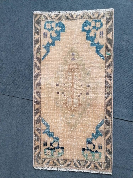 1.7 x 3 Vintage rug, vintage small turkish rug, hand made wool rug