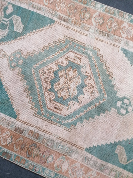 Vintage rug 5.5 x 8.9 turkish vintage rug, oushak large rug, handmade wool rug,