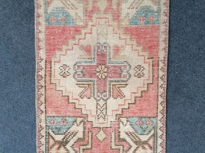 Vintage small turkish rug, hand made wool rug 2'10x1'6 feet