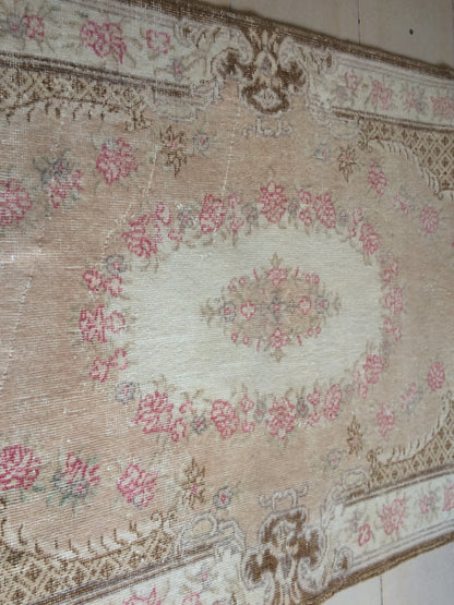 Vintage Rugs, Eclectic Rug, Shabbychic Rug, Rustic Rug, Vintage Rug Runner, Vintage Turkish Rug, Farmhouse Rug, Vintage Rug,Vintage 7x4 rugs