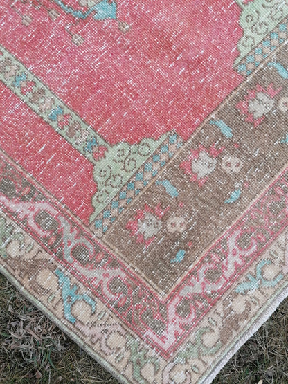 Turkısh rug 5'5x3'3 vıntage rug,wool rug,