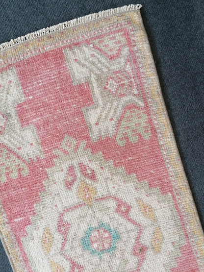 Small hand made rug, woll rug, turkısh rug, vıntage rug 3'6x1'6