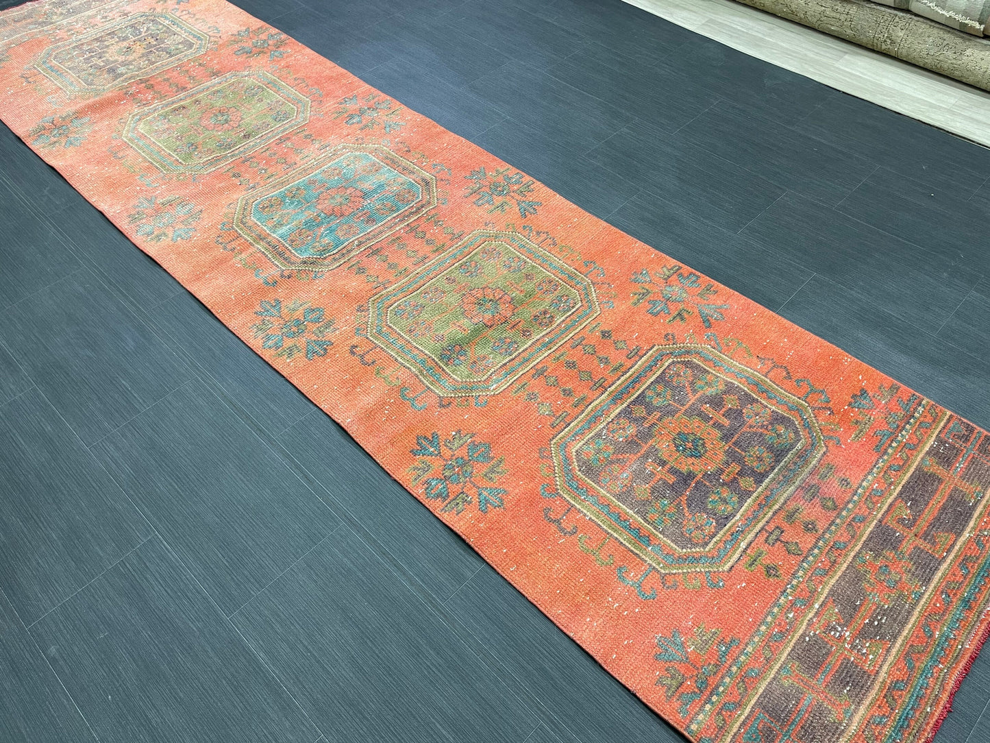 Vintage Runner Rug 2.8 x 11 Turkish Runner Rug Varigated Red Vintage Runner Rug Hallway Runner Rug Kitchen Runner Rug Wool Runner