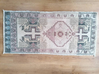 Turkısh entryway rug, vıntage small rug, vıntage turkısh rug, hand made rug,wool rug 1'9x3'9 feet