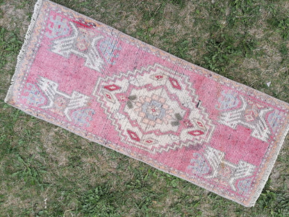 Vıntage rug, turkısh rug,  small muted rug, oushak rug, kıtchen rug, area rug 3'3x1'5 feet