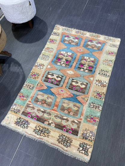 Vintage Rug, TURKISH 2.6 x 4 Rug, Vintage Wool Rug, Oushak Rug Orient Rug, Hand Knotted Rug, 100% Wool Rug, Handmade Rug