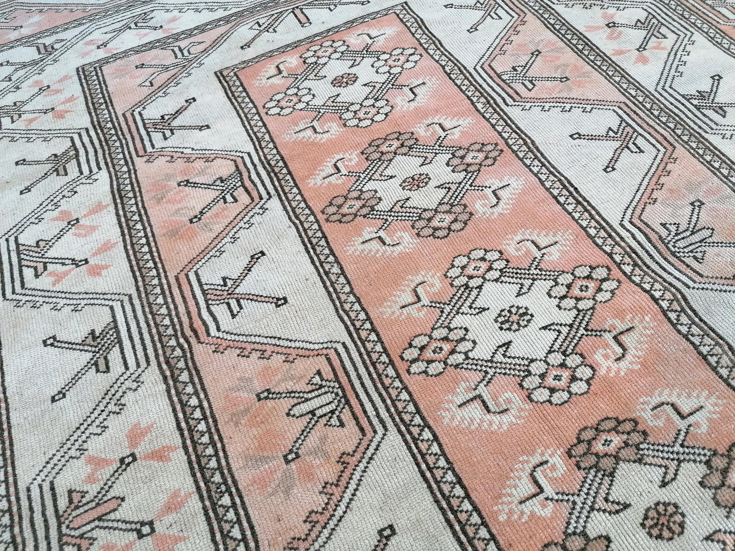 Vintage handmade wool rug 5'5x7'4 turkish rug, bohemian rug, living room rug, bedroom vintage rug, oushak rug