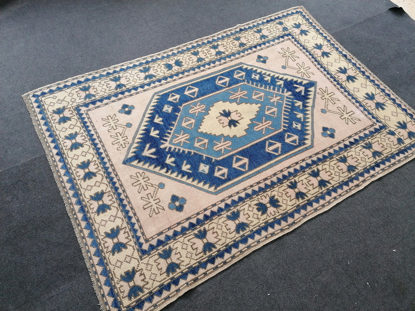 4.9 x 6.10 Turkish rug, vintage turkish soft color rug, oushak rug