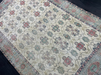 Vintage Rugs, Eclectic 5.8 x 9.4 Rug, Shabbychic Rug, Rustic Rug, Handmade Rug, Vintage Turkish Rug, Farmhouse Rug, Distressed Persian Rug