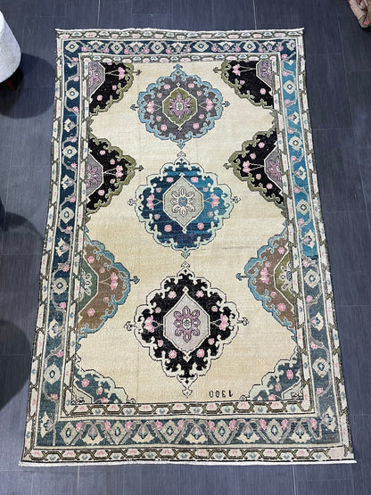 Antique Rug, TURKISH RUG, VINTAGE Rug, Living Room4.9 x 7.9 Rug, Oushak Rug, Handmade Rug, Earth Tones rug, Persian Rug, farmhouse rug