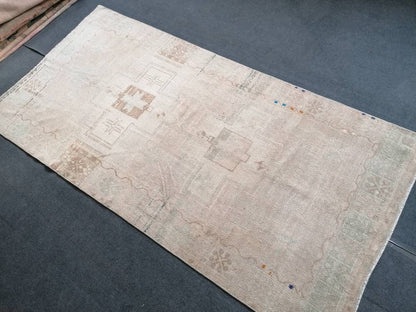 Neatural oushak wool rug, faded vintage rug, hand made rug 3'11x7'8 feet