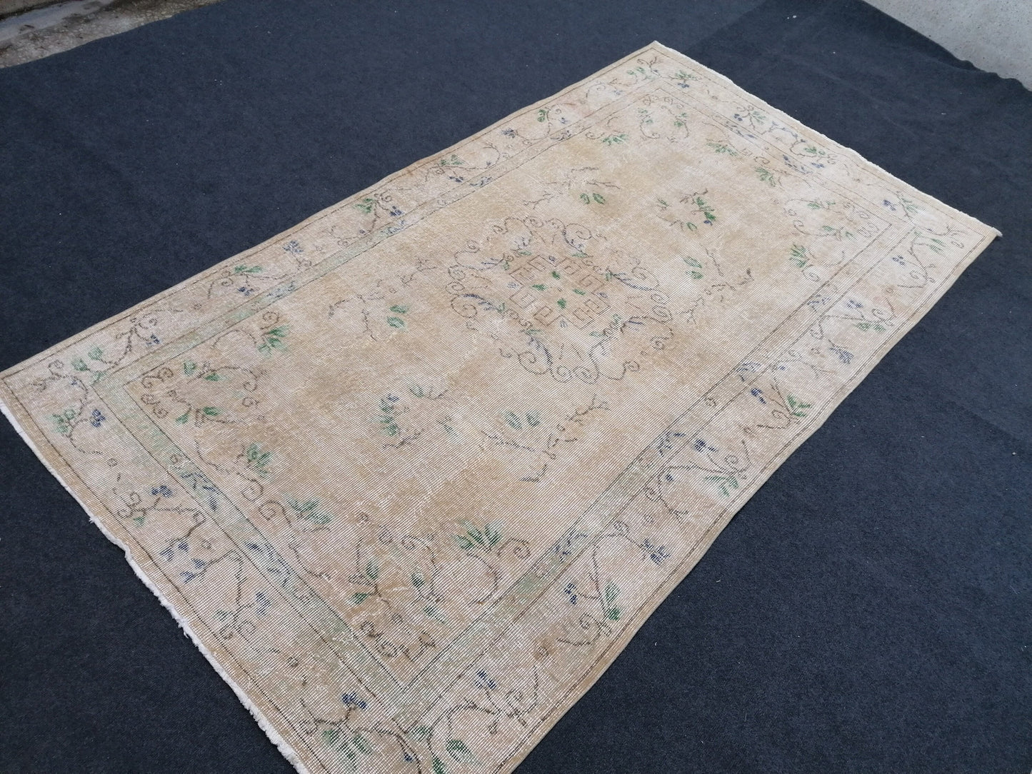 Oushak turkish rug, vintage rug,kitchen rug 8'6x4'10