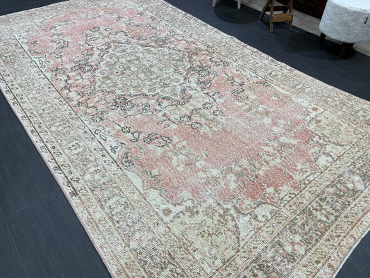 Floral Vintage RUG Antique TURKISH Rug Vintage Distressed 5.4 x 10 Rug Wool Oushak Rug Hand Made Vintage Rug Pink Persian Rug