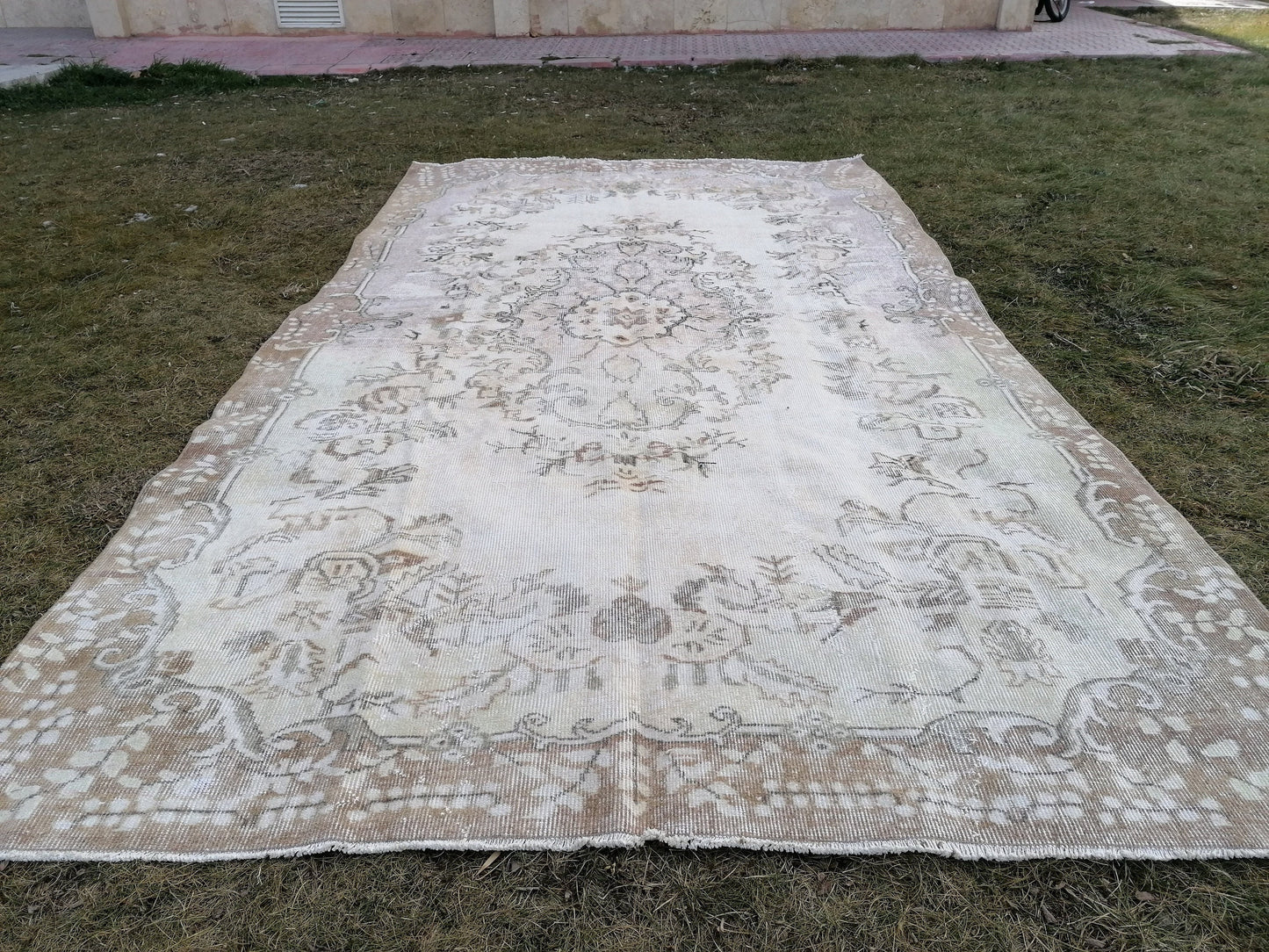 Faded oushak rug 6'2x10'4 muted turkısh rug, neutral vıntage oushak rug, kıtchen rug
