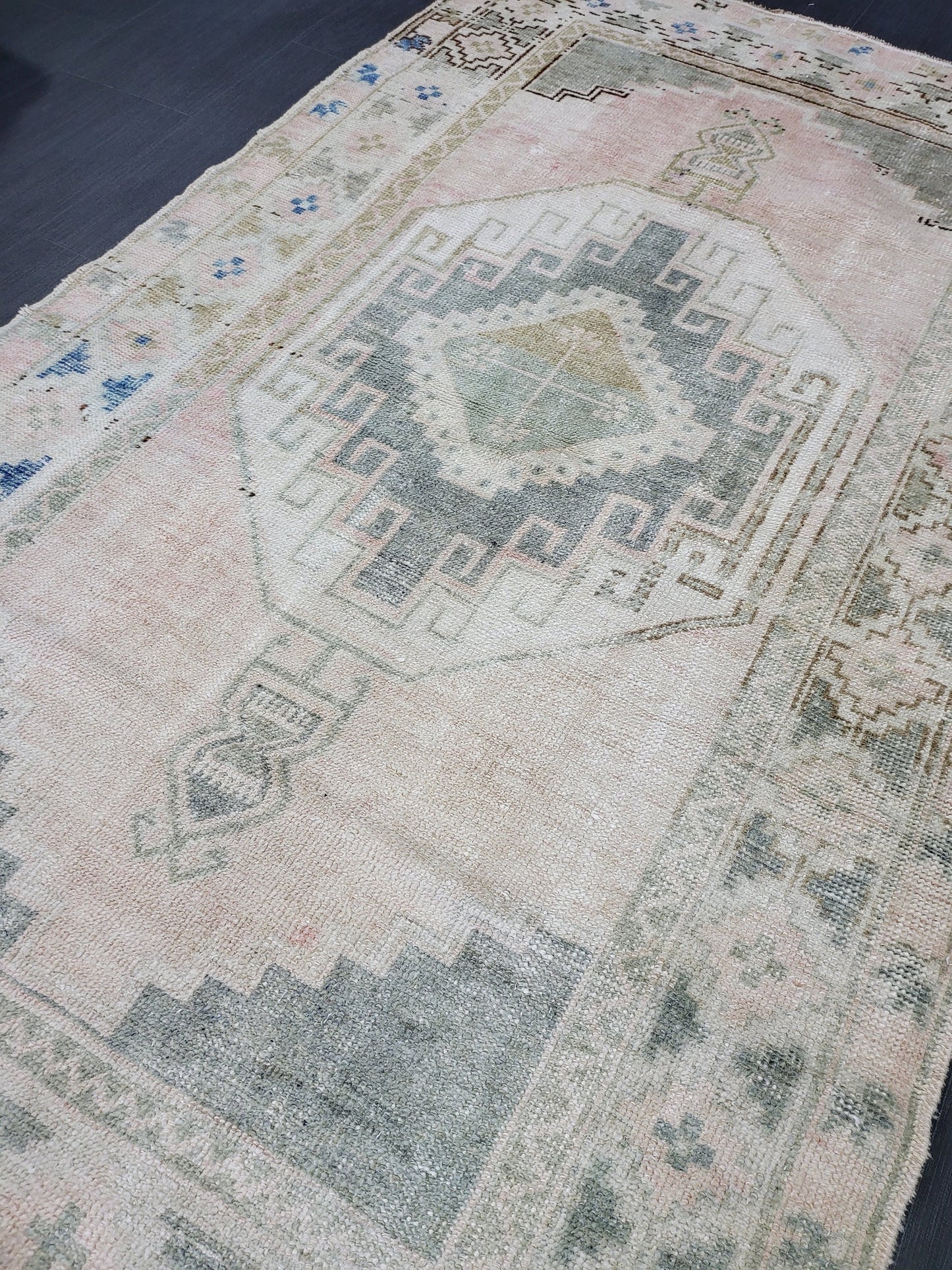 Vintage Rug, Handmade Rug, Oushak Rug, 3.6 x 5.10  wool Rug, Fun Rug Turkish Rug, Farmhouse Rug, Vintage Wool Carpet Oriental Rug