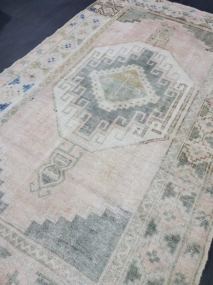 Vintage Rug, Handmade Rug, Oushak Rug, 3.6 x 5.10  wool Rug, Fun Rug Turkish Rug, Farmhouse Rug, Vintage Wool Carpet Oriental Rug