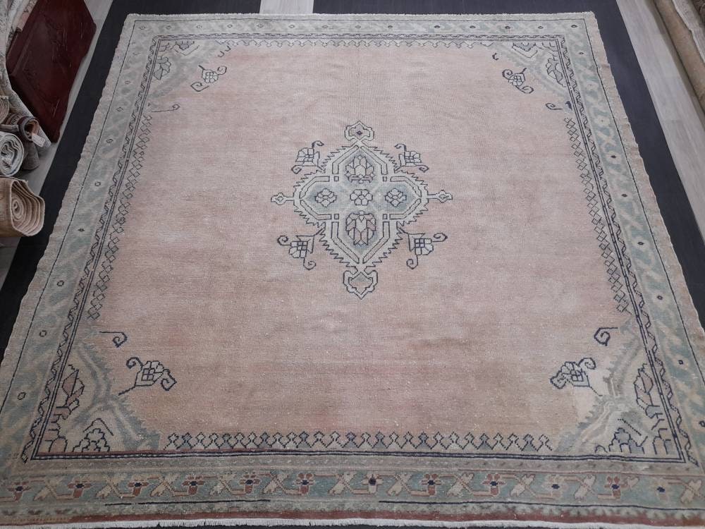 SQUARE RUG Antique 9.5 x 9.5 Rug TURKISH Oushak Rug Vintage Rug Wool Antique Rug Hand Made Rug Vintage Oriental Rug Natural Wool and Dye