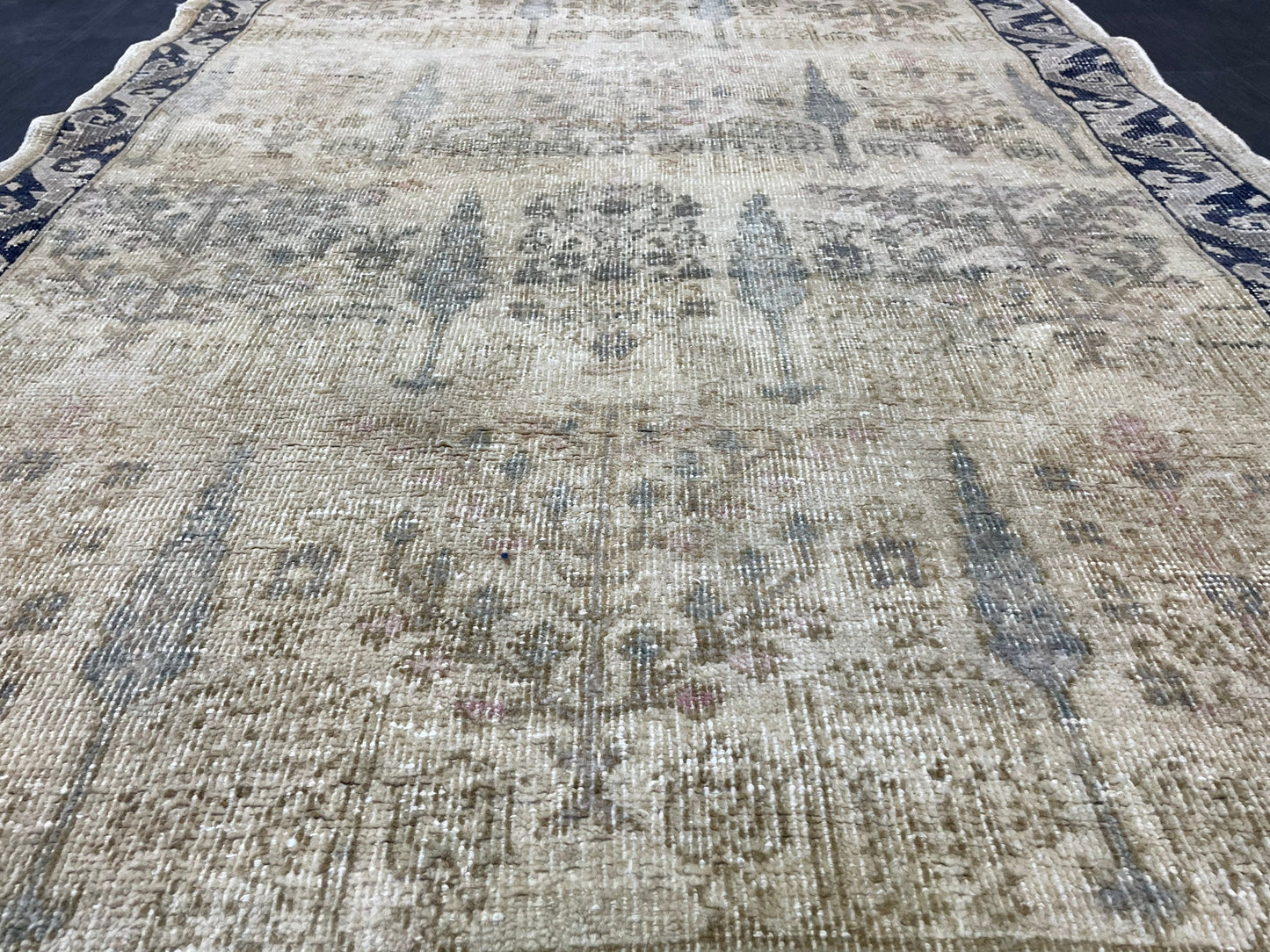 Vintage Rug, Muted Handmade 4 x 6.7  Rug, Natural Wool Oushak Rug Hand Knotted, Vintage Turkish Rug Living Room Rug