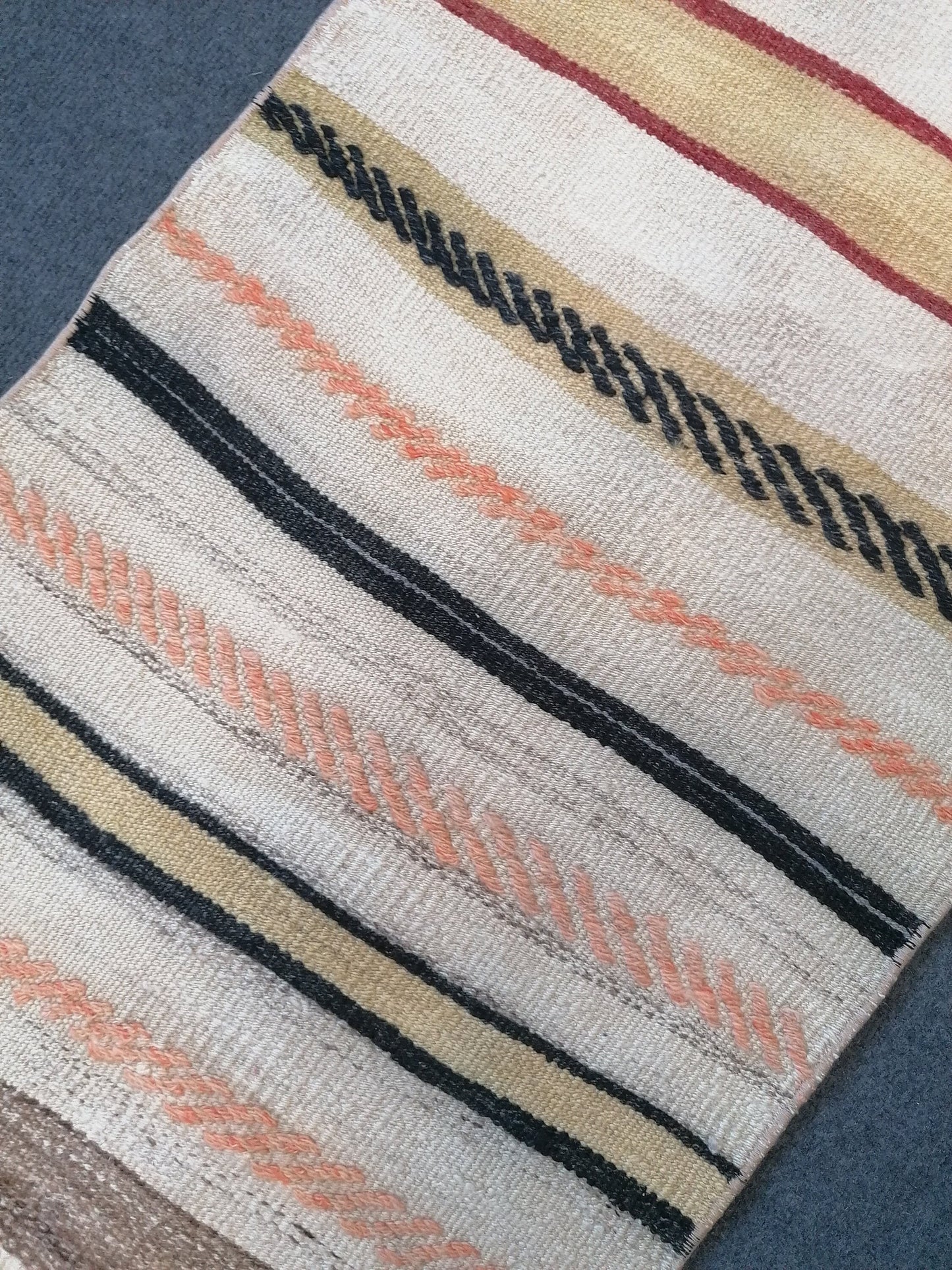 Vintage rug , flat woven kilim rug with embroidery rug, oriental carpet, vintage kilim rug wool carpet rug, flat pile rug 1'9x7 feet