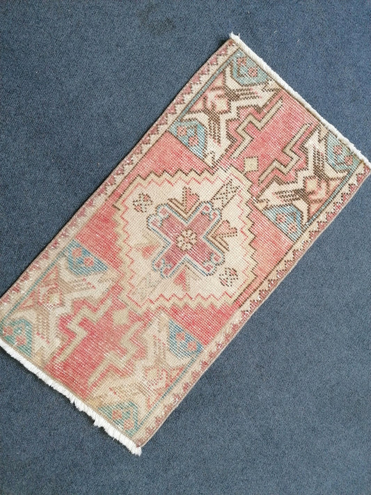 Vintage small turkish rug, hand made wool rug 2'10x1'6 feet