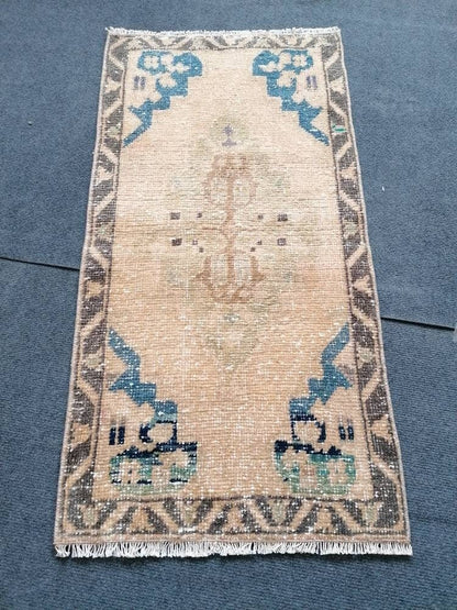 Vintage rug, vintage small turkish rug, hand made wool rug 1'7x3 feet