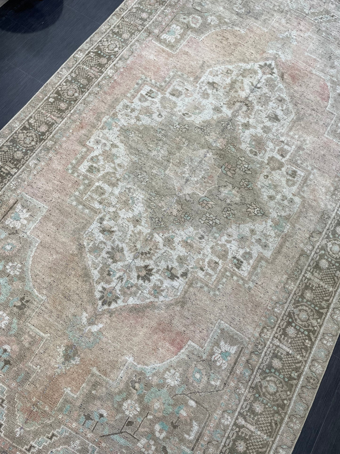 Vintage Rug, Handmade 6 x 11.2 Rug, Muted Oushak Rug Rustic Persian Rug, Turkish Rug, Hand Knotted Wool rug, Vintage Oriental Rug
