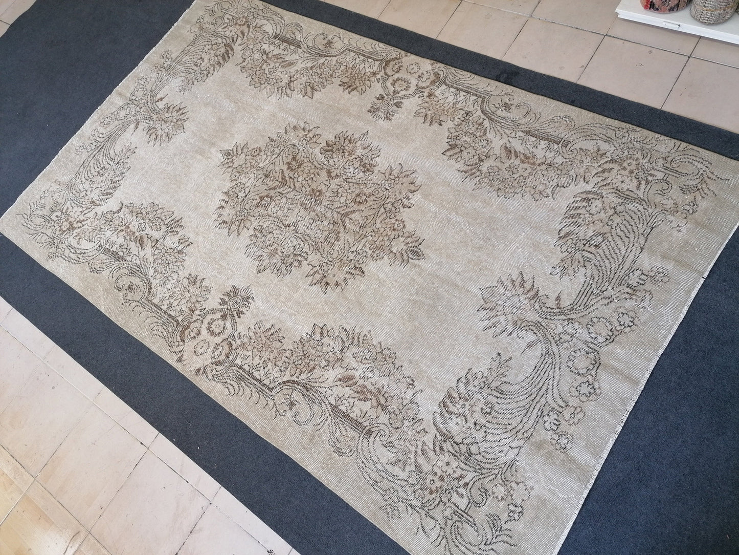 5.7 x 9 Large muted rug  vintage turkish rug, faded oushak vintage rug, kitchen rug, vintage anatolian rug, unique handmade