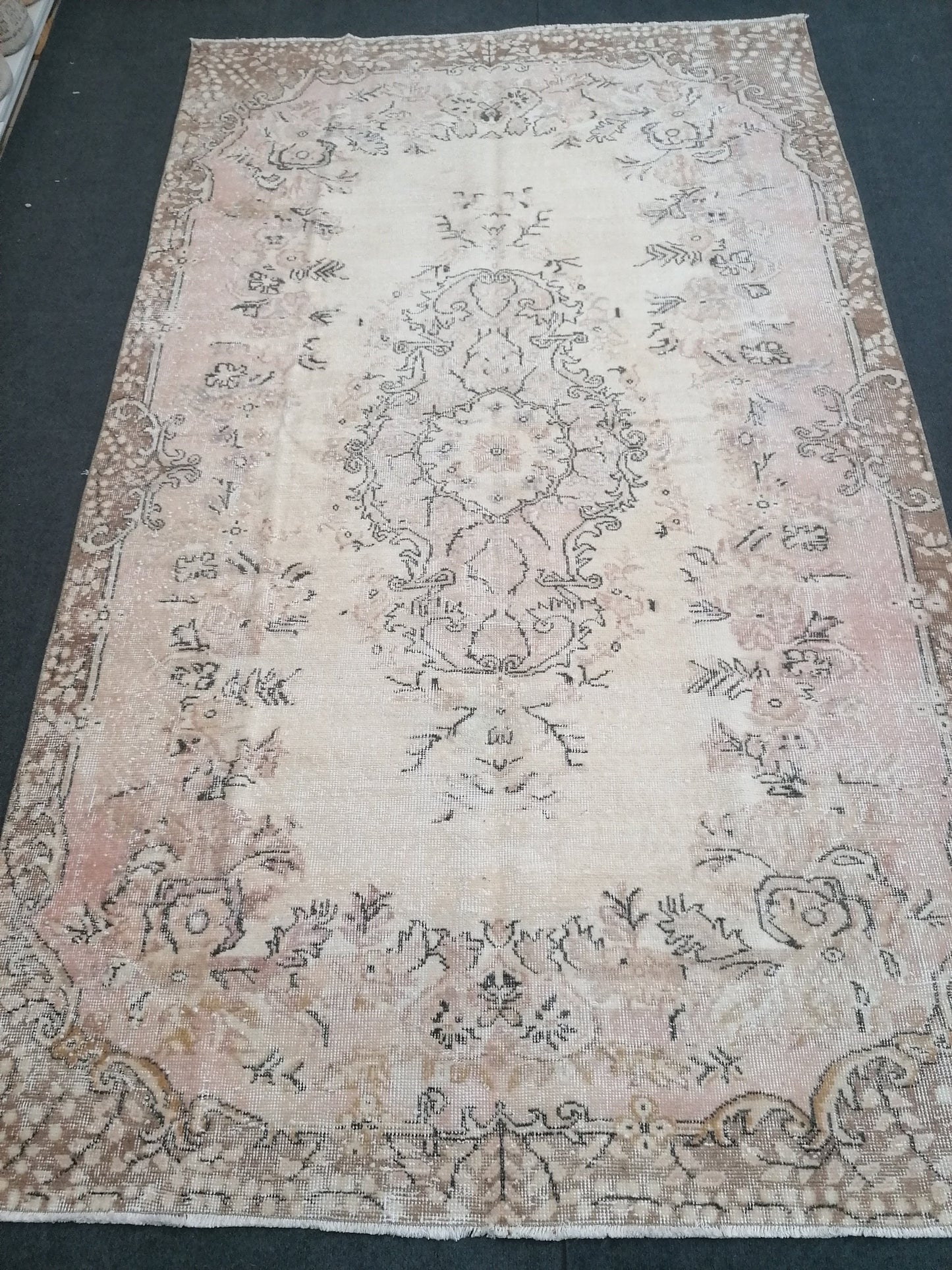 Large turkısh rug 9x5'5 faded vıntage rug, oushak vıntage turkısh rug, anatolian hand made rug,wool rug