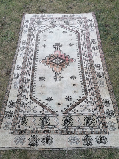 Vintage turkish rug, oushak vintage rug, kitchen rug, wool rug. hand made rug, are rug, 4'5x7'2 feet