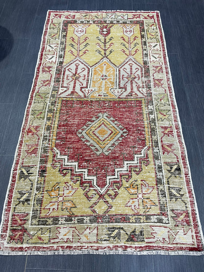 Vintage RUG, TURKISH Rug, Wool Oriental 2.5 x 4.7 Rug, Handmade Rugs, Red Oriental rug, Hand Knotted rug