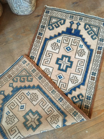 2x3 feet vintage small rug, oushak bedroom small rug, entryway blue small rug, turkish kitchen mini rug,, muted persian design bathroom rug