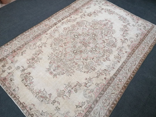 Oushak vintage rug  5.6 x 7.9 wool rug hand made rug