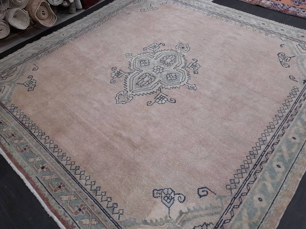 SQUARE RUG Antique 9.5 x 9.5 Rug TURKISH Oushak Rug Vintage Rug Wool Antique Rug Hand Made Rug Vintage Oriental Rug Natural Wool and Dye
