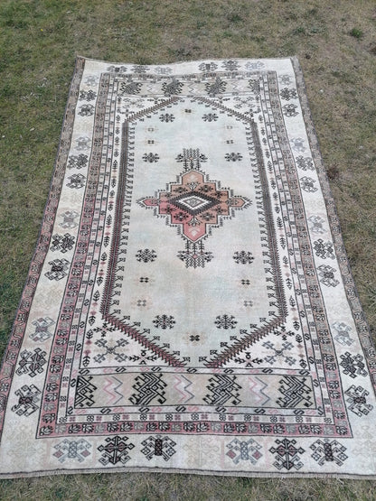 Vintage turkish rug, oushak vintage rug, kitchen rug, wool rug. hand made rug, are rug, 4'5x7'2 feet