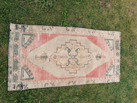 1.7 x 3 feet Turkish small rug, vintage rug, wool rug, oushak rug, bath rug