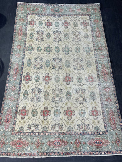 Vintage Rugs, Eclectic 5.8 x 9.4 Rug, Shabbychic Rug, Rustic Rug, Handmade Rug, Vintage Turkish Rug, Farmhouse Rug, Distressed Persian Rug