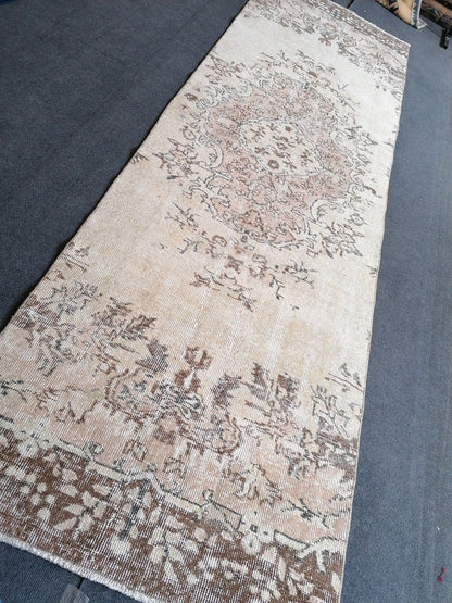 3x9'9 runner rug, vintage runner rug , vintage oushak rug, oushak runner, turkish runner rug, kitchen runner rug, bohemian rug