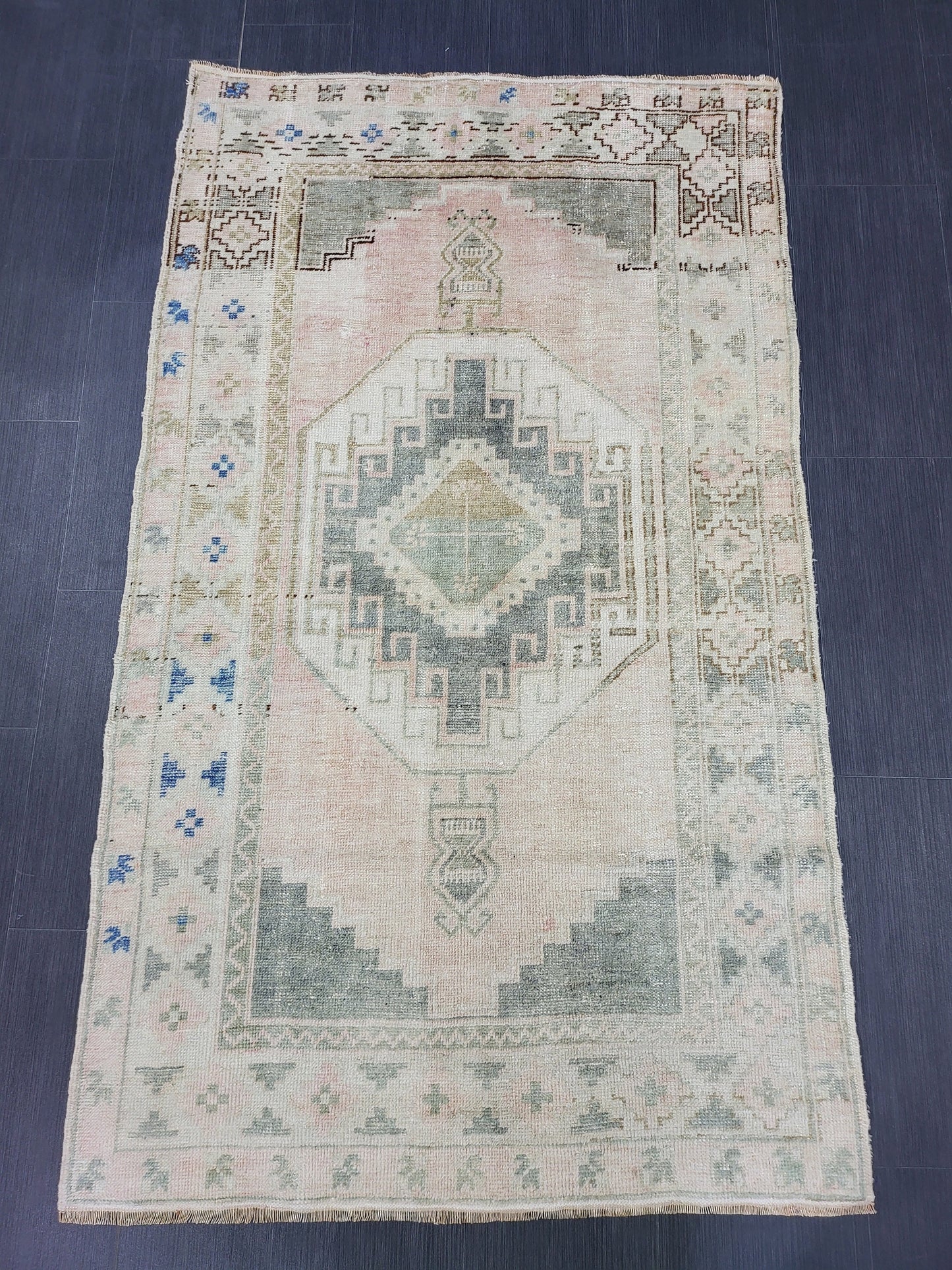 Vintage Rug, Handmade Rug, Oushak Rug, 3.6 x 5.10  wool Rug, Fun Rug Turkish Rug, Farmhouse Rug, Vintage Wool Carpet Oriental Rug