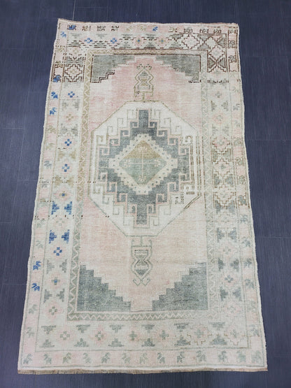 Vintage Rug, Handmade Rug, Oushak Rug, 3.6 x 5.10  wool Rug, Fun Rug Turkish Rug, Farmhouse Rug, Vintage Wool Carpet Oriental Rug