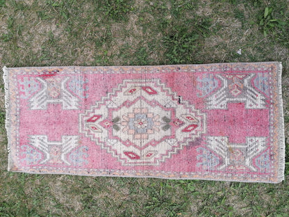 Vıntage rug, turkısh rug,  small muted rug, oushak rug, kıtchen rug, area rug 3'3x1'5 feet